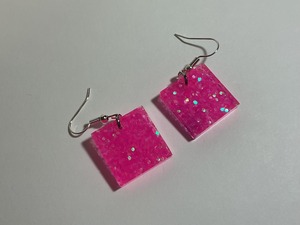Services d'étiquetage pour boucles d'oreilles en résine, boucles d'oreilles en résine prêtes pour l'impression de codes-barres, boucles d'oreilles en résine couleur unie, résine pour usage en gros en usine sur mesure - Product Image 3