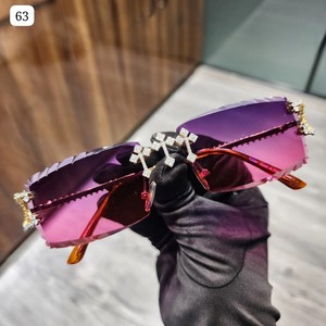 Gafas de Sol de Hip Hop para mujer, diamantes de moissanita helados, tonos rosa oscuro, diseño de puente cruzado de alta calidad, lentes antirreflectantes - Product Image 1