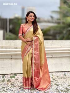 Sari en soie douce pour les fêtes avec bordure festonnée, orné de cordons, de sequins et de broderies, et chemisier en brocart – Fournisseur de Surat - Product Image 5