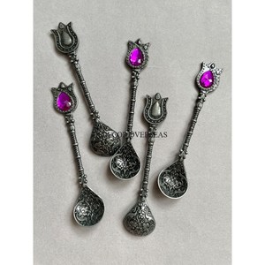 Cuillères à thé élégantes en acier inoxydable argenté avec manches en pierres vertes, ensemble de couverts décoratifs pour service de traiteur de mariage - Product Image 4