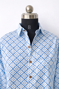 Chemise en coton unisexe bleue imprimée à la main |   Chemise à manches longues à boutons géométriques |   Chemise artisanale faite à la main |   Vêtements Éthiques - Product Image 2