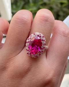 Bague en argent S925 plaqué rhodium avec rubis de 7 carats taille œuf de pigeon et diamant taille ovale exquis, pour femmes élégantes, idéale pour les dîners et les rendez-vous - Product Image 2