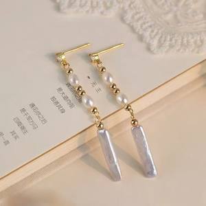 Boucles d'oreilles pendantes en argent 925 avec perle baroque et pompon, design unique avec style polyvalent, bijoux fins haut de gamme - Product Image 5