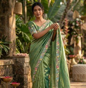 Blusa de Saree Verde con Bordado Floral, Reversible, Antiarrugas, Elástica, para Bodas y Fiestas Indias y Pakistaníes - Product Image 1