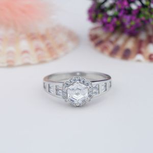 Anillo de Boda Ovalado de Plata de Ley S925 Chapado en Oro de 14K con Zafiro para Dama Digna y Elegante, Certificado - Product Image 1