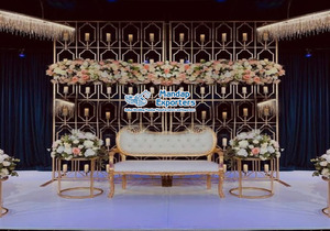 Décor de mariage moderne avec des murs de bougies, décoration de mariage unique, murs de bougies pour la réception, scène romantique avec des murs de bougies - Product Image 4