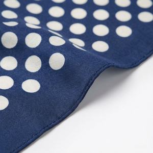 Pañuelo Hijab de Lujo Premium Chic, Vintage, con Doble Costura, Cuadrado, 90x90cm, con Puntos, Suave, Transpirable, Elegante y Estilizado - Product Image 6