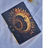Carnet de notes en cuir rigide imprimé UV Soleil & Lune, avec bord festonné, papier vintage, et fermeture métallique – Vente en gros