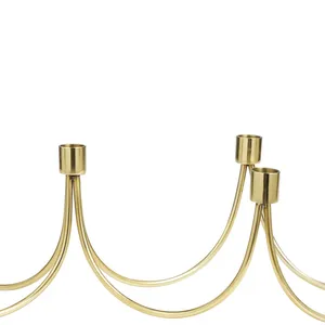 Candélabre moderne en bois naturel en forme de cœur doré avec cinq porte-bougies pour la décoration de Noël à la maison - Product Image 4