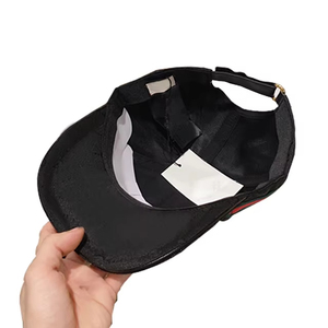 Casquette de baseball noire à 6 panneaux avec bandes latérales rouges et vertes, réglable, unisexe, décontractée, en coton. - Product Image 5
