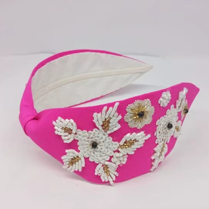 ที่คาดผมผ้าสีชมพูราคาถูกประดับด้วยลูกปัดสีขาวปักลายดอกไม้ ที่คาดผมแฟชั่นสำหรับผู้หญิง เครื่องประดับศีรษะสำหรับใช้ในชีวิตประจำวัน - Product Image 1