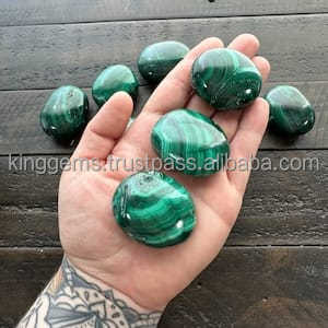 Vente en gros de malachite naturelle polie pierre de palme sculptée pierre de guérison pour la méditation Reiki Feng Shui oreiller en pierres précieuses sur le thème de l'amour - Product Image 5
