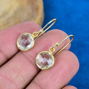 ต่างหูพลอยอเมทิสต์สีเขียวธรรมชาติทรงกลม ชุบทอง 18k บนตัวเรือนเงินแท้ 925 - Product Image 3
