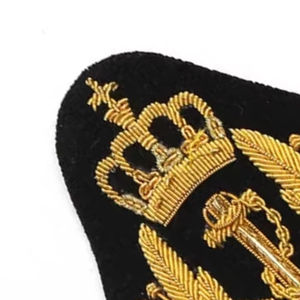 Écusson décoratif de luxe en feutre non tissé, brodé motif couronne et ancre, avec ornement en lingots d'or, personnalisé, tendance, à coudre, écologique, en vente - Product Image 5