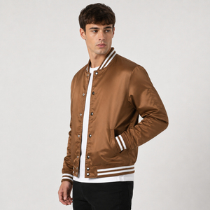 Veste varsity tendance conçue pour une liberté de mouvement confortable, avec une texture premium et un style intemporel pour un look urbain quotidien. - Product Image 4