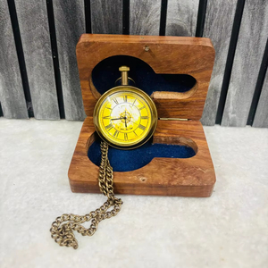 นาฬิกาพกทองเหลืองสลักลายสมัยใหม่พร้อมสายโซ่ - ของขวัญทำมือ - Product Image 1