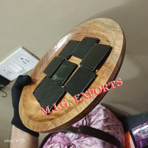 Bobina de cuerno negro de búfalo, la más vendida y popular, utilizada en la fabricación de encajes con bobina para sujetar, dispensar y administrar el hilo utilizado en la tejeduría. - Product Image 2