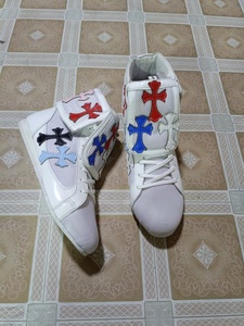 รองเท้าชกมวยหนังสีขาว RTS พร้อมดีไซน์ลายกากบาทหลากสี แบบผูกเชือก สำหรับทุกเพศ รองเท้าฝึกซ้อมมวยแบบสั่งทำพิเศษ มีจำหน่าย - Product Image 3