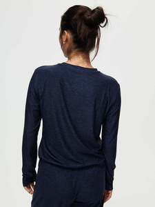 Sudaderas de Mujer Tejidas con Estampado Liso y Transpirable, Estilo Nuevo Otoño/Invierno, Diseño OEM, Cuello Redondo, Secado Rápido, Alta Calidad - Product Image 3
