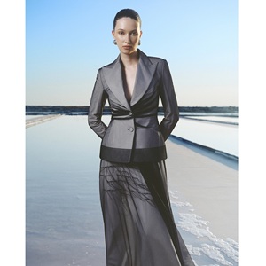 Trajes y Blazers para Mujer al por Mayor, Diseño Original (ODM), Chaqueta Elegante con Peplum, Cierre Doble, Tela de Malla Brillante - Product Image 5