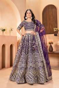 Lehenga Choli élégant pour femmes, broderie dorée complexe, matière en filet de papillon recyclé - Design traditionnel pour les mariages - Product Image 2