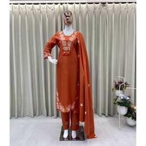 Ensemble haut et bas confortable de taille XL pour soirée, Bhanderi -BE Orange, avec un dupatta chic - Product Image 2
