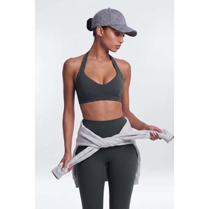 Ensemble de yoga sans couture gris foncé pour femmes, leggings taille haute, soutien-gorge de sport, tenue de sport 2 pièces - Product Image 2