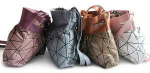 Sac à main en cuir PU de qualité supérieure pour femme, avec bandoulière confortable pour un usage quotidien, disponible à la vente - Product Image 6