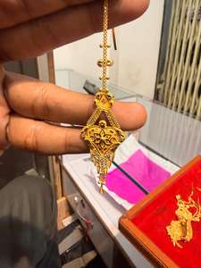 Tikli Maang Tikka de Oro Sólido de 22K, Joyería para la Frente, Oro Amarillo Real, Accesorio para el Cabello de Novia India, Adorno Tradicional para la Cabeza de Boda - Product Image 3