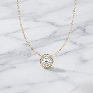 Collier solitaire avec diamant rond serti à griffes de 0,70 carat - Product Image 1