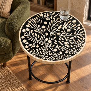 Table basse ronde botanique avec incrustation florale en résine |   Table d'appoint de salon moderne de luxe artistique avec plateau en MDF et structure en fer noir - Product Image 4