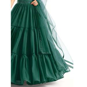 Ensemble de lehenga choli en georgette verte élégante pour réceptions, avec dupatta - Product Image 2