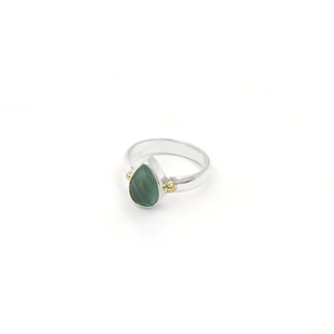 Anillo de Calcedonia Aqua en Forma de Pera con Corte Checker – Anillo de Piedra Preciosa Hecho a Mano con Baño de Plata y Detalles de Bola Dorada, Anillo Llamativo Azul en Forma de Lágrima - Product Image 2