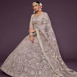 Ensemble Lehenga Choli semi-cousu en tissu filet doux de qualité supérieure avec broderie lourde en Zari, Badla, fils et Dori pailleté |   Lehenga coupe A - Product Image 2
