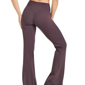 Leggings de yoga évasés tricotés brossés personnalisés pour femmes, taille haute, coupe bootcut, écologiques, séchage rapide, respirants, pour la gym et le fitness, OEM ODM - Product Image 2