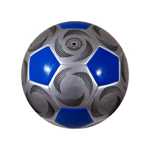 Ballons de football d'entraînement fabriqués en usine pour les fabricants de matériel sportif, impression de logo personnalisée, ballon de football pakistanais taille 5 - Product Image 2
