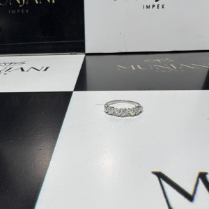 Anillos finos de oro blanco de 14k con diamante solitario cultivado en laboratorio CVD, anillo de compromiso clásico con diamante talla pera creado en laboratorio. - Product Image 5