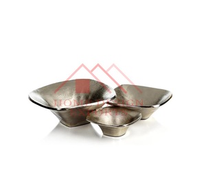 Cuenco de flores de pedestal de frutas de aluminio para decoraciones de boda Cuenco decorativo con forma de superventas/Acabado crudo de alta calidad - Product Image 1