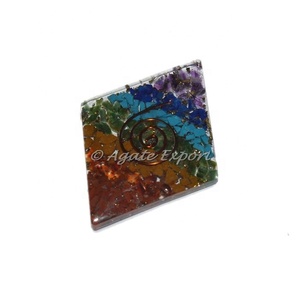 Orgonite verte de haute qualité, pyramide en cristaux de guérison - Product Image 4