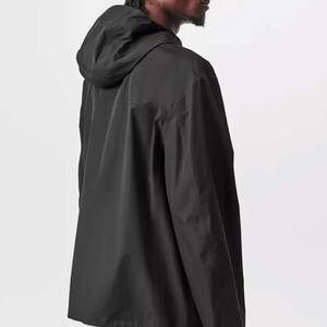 Veste coupe-vent imperméable à capuche pour homme, noire unie, enduite de PU, fermeture éclair décontractée, pour l'automne - Product Image 3