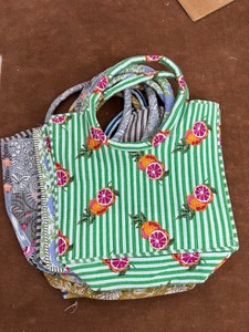 Sac fourre-tout matelassé Jaipuri en coton, grand sac à bandoulière pour voyage et plage - Product Image 2
