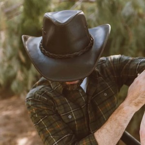 Sombrero Vaquero de Cuero Genuino Marrón con Banda Trenzada, Ojales de Ventilación, Correa para la Barbilla, Ala Ancha, Estilo Outback Western para Hombre y Mujer - Product Image 3