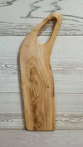 Planche à découper ronde en noyer massif, artisanale et de haute qualité, conçue pour la cuisine quotidienne, la préparation des aliments et le service. - Product Image 2