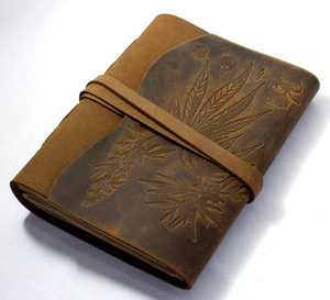 Journal artisanal vintage à couverture rigide avec motif feuilles de chanvre et de jute, reliure cousue, exportations Camelon, origine Rajasthan, 120 feuilles - Product Image 2