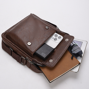 Bolso bandolera de cuero pequeño marrón con cierre de cremallera, bolso de hombro ligero para hombre, uso diario, para todas las estaciones. - Product Image 4
