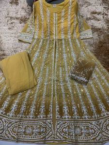 Dernière tendance de mode pour les femmes Filet lourd avec Emb Work Anarkali Kurti Gown avec Dupatta Wedding Partywear Suit At Wholesale - Product Image 5