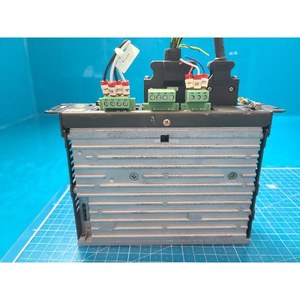 Amplificador de Servoaccionamiento SANYO DENKI PY2E PY2E015A3MH1P00 Usado Como Está, Piezas de Equipos Semiconductores Legados - Product Image 3