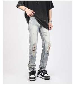 Jean en denim premium pour homme, taille mi-haute, coupe droite, en coton écologique, style streetwear, brodé, délavé clair, effet usé, pour l'été et le printemps - Product Image 6