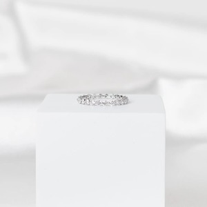 Anillo de Eternidad con Diamantes de Corte Redondo EF VVS2, 1.7 CT, Oro Blanco de 14K, Anillo de Boda Apilable, Diseño Elegante y Minimalista - Product Image 2