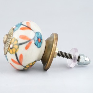 Boutons de tiroir et poignées de meuble contemporains en céramique moutarde de qualité supérieure, faits à la main, motif petite fleur, pour chambre et hôtel - Product Image 3